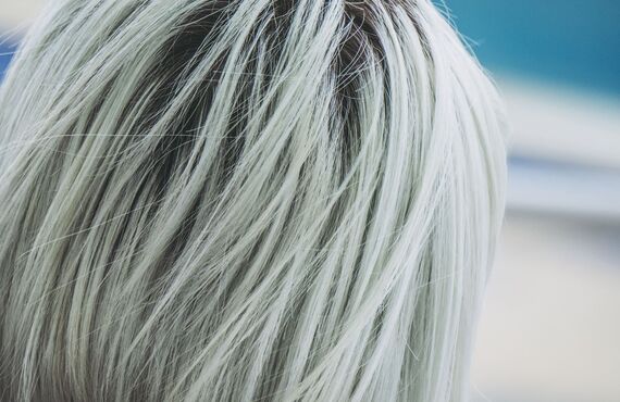 髪を傷めないオイルグロスカラーのヘアカラー | 髪質ケアにこだわる仙台から近い美容室・it hair